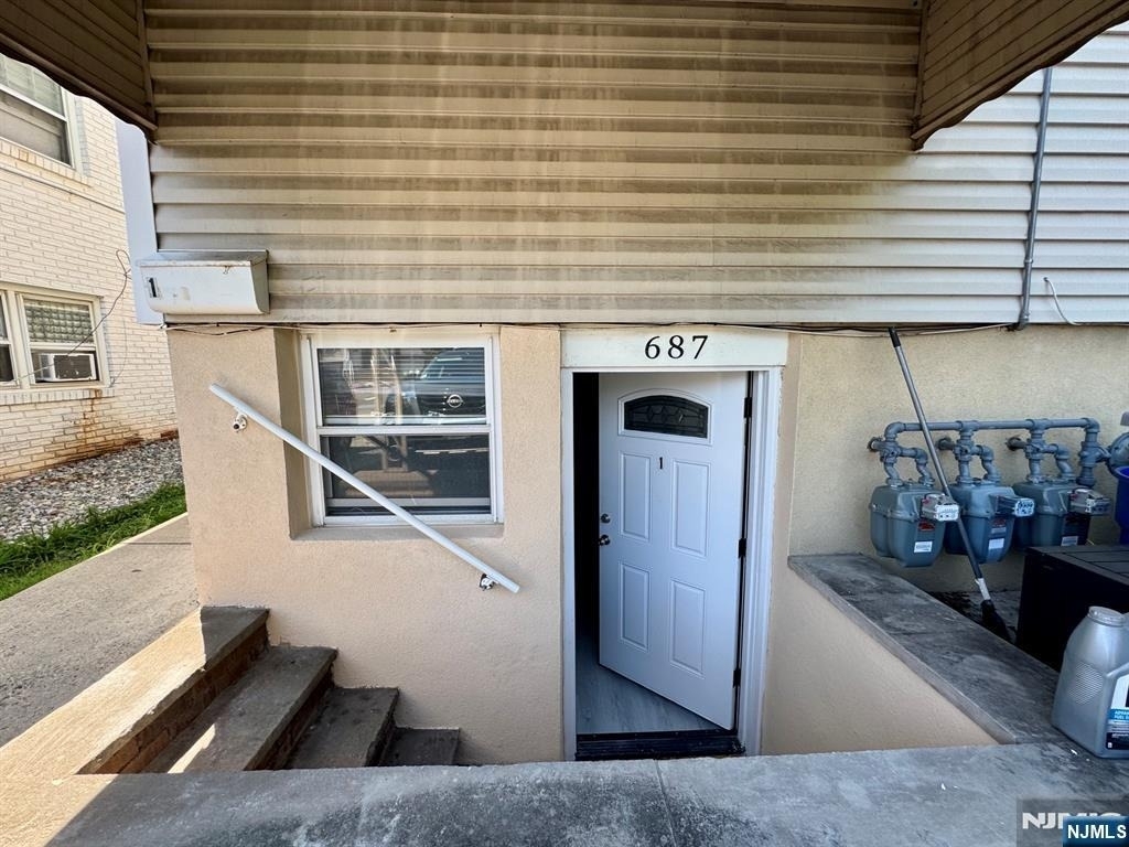687 Midland - Photo 1