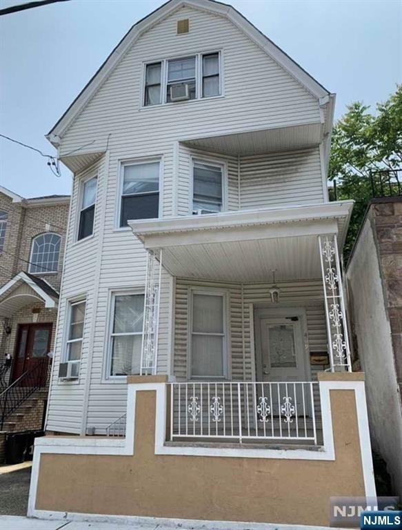 409 Cleveland - Photo 1