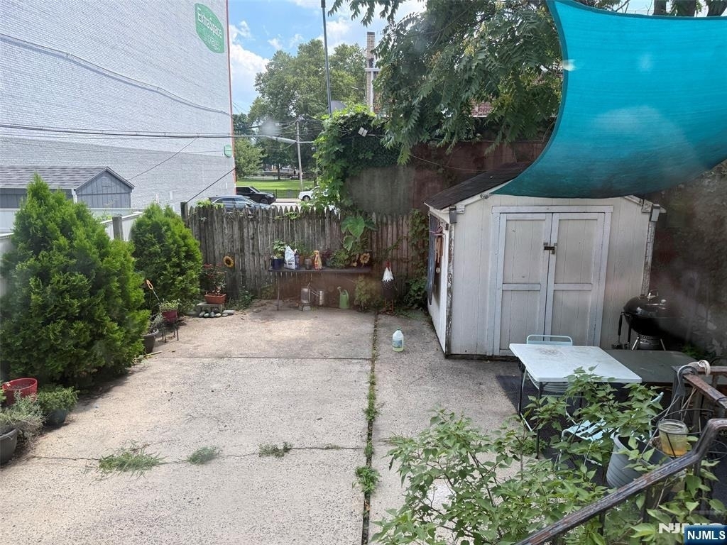 409 Cleveland - Photo 16