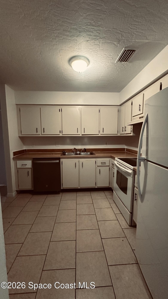 901 Hickory Street - Photo 2