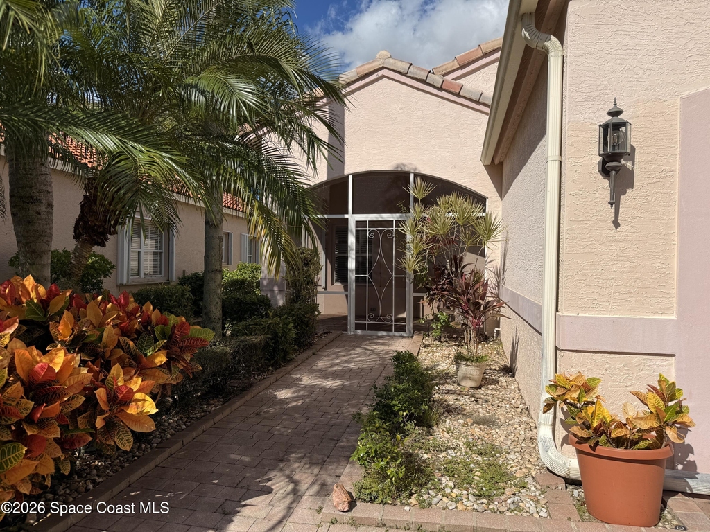 633 Nw Whitfield Way - Photo 1