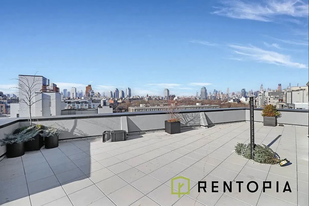 411 Meeker Avenue - Photo 14