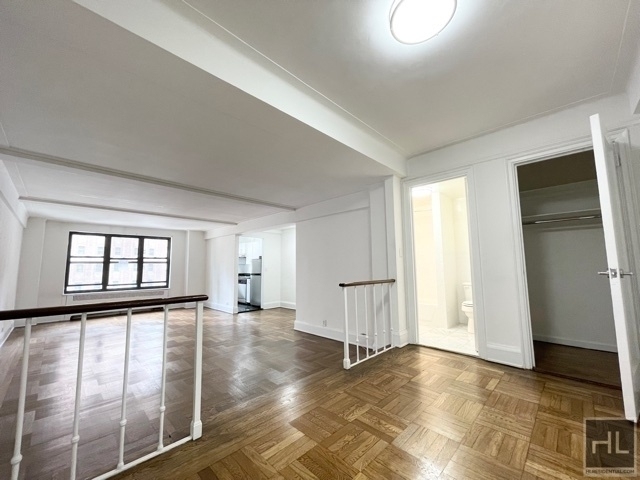 East 38 Street - Photo 2