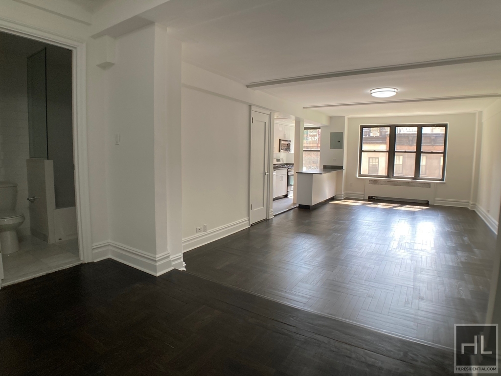 East 38 Street - Photo 1