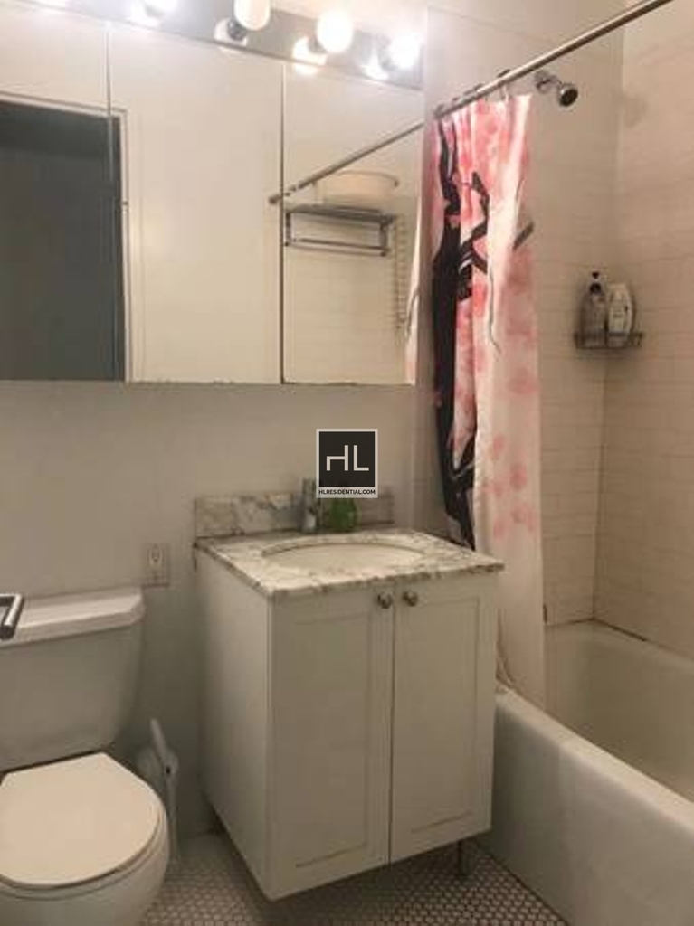 West 37th Street - Photo 3