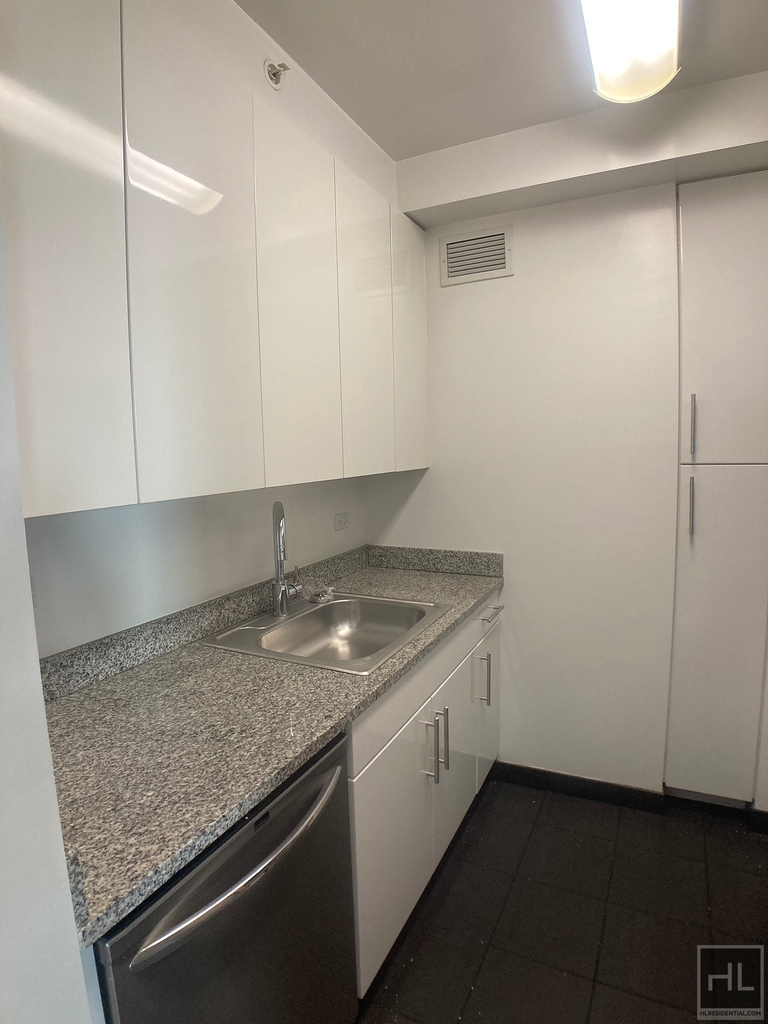 West 37th Street - Photo 3