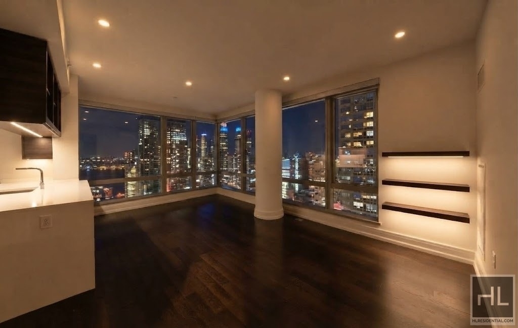 Tenth Avenue - Photo 1
