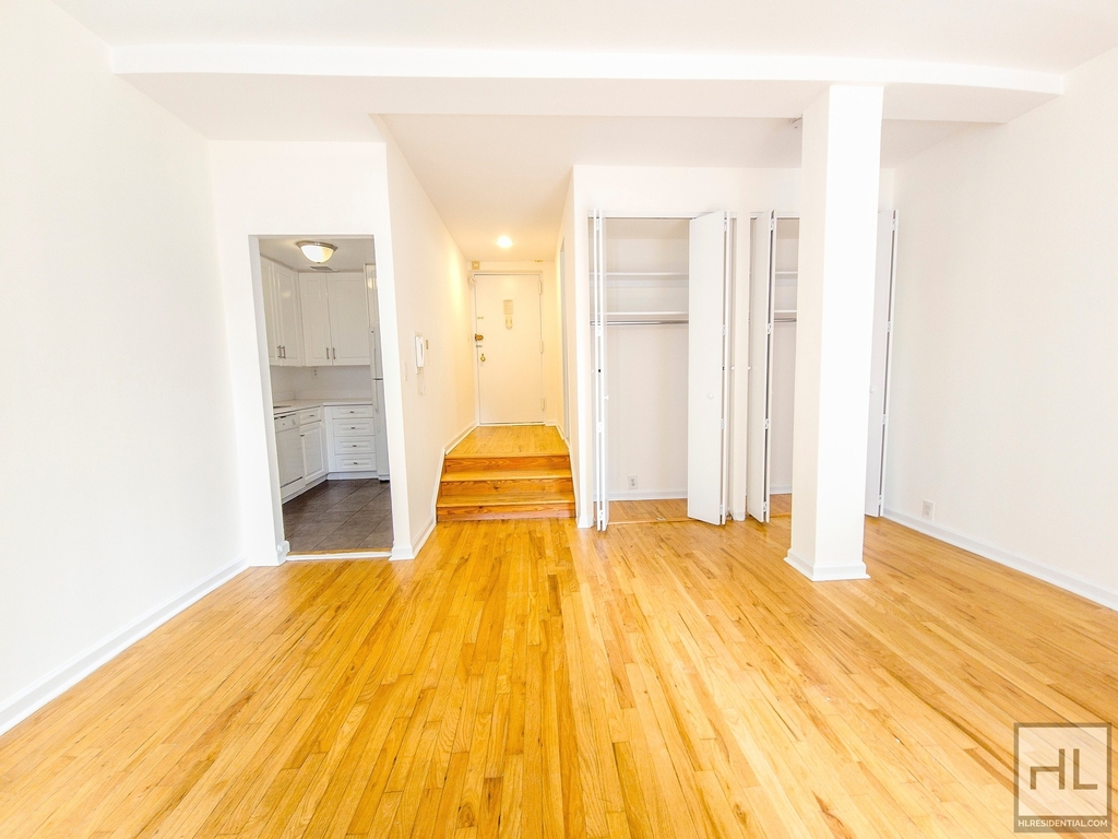 East 12th Street - Photo 2