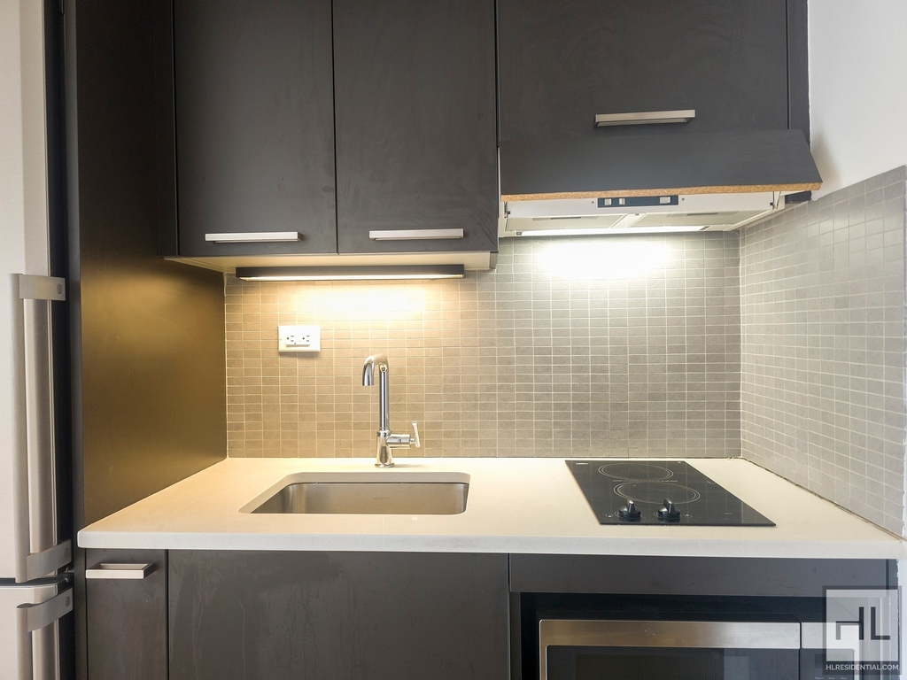 East 39th Street - Photo 2