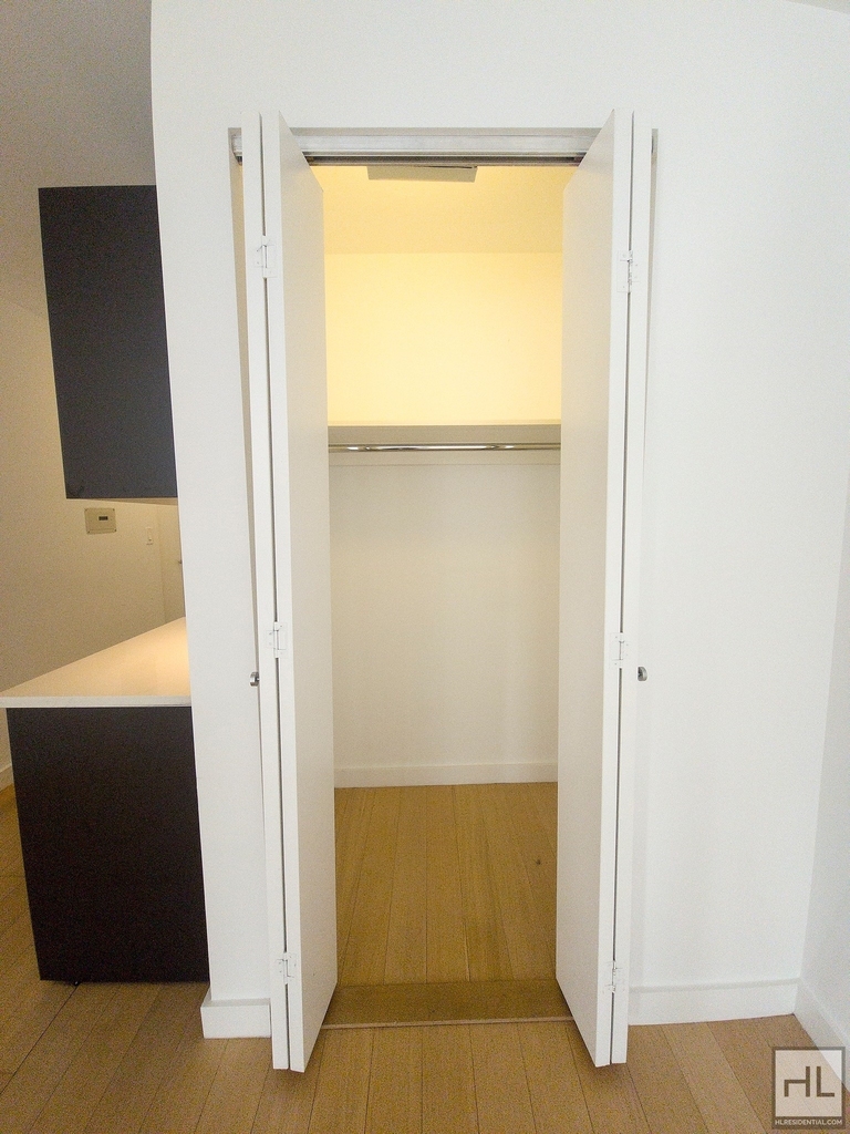 East 39th Street - Photo 6
