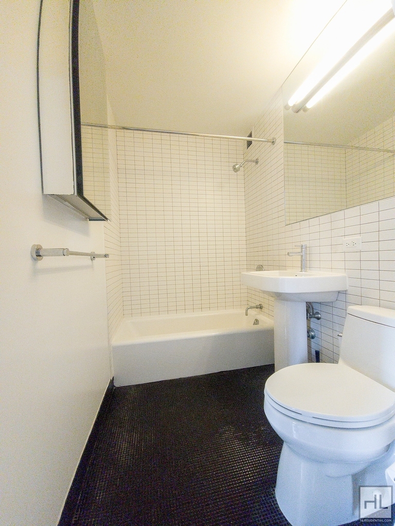 East 39th Street - Photo 4