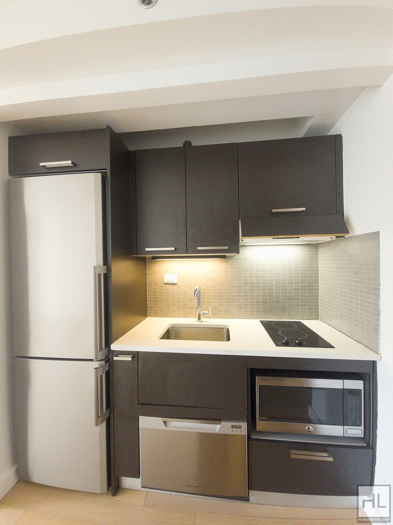 East 39th Street - Photo 3