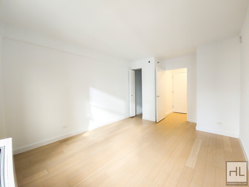 East 39th Street - Photo 6