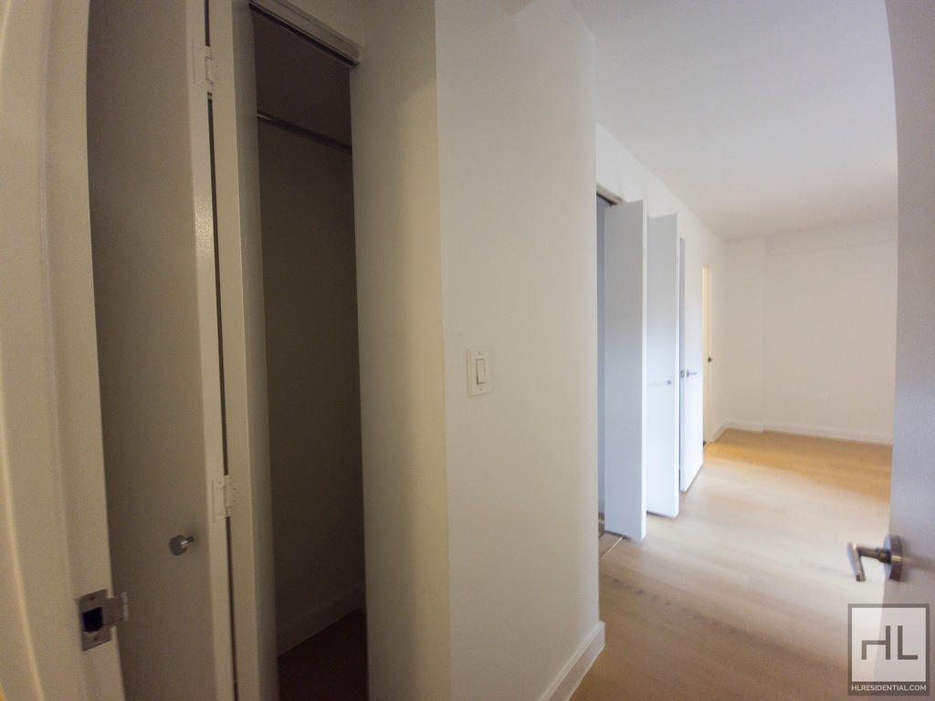 East 39th Street - Photo 16