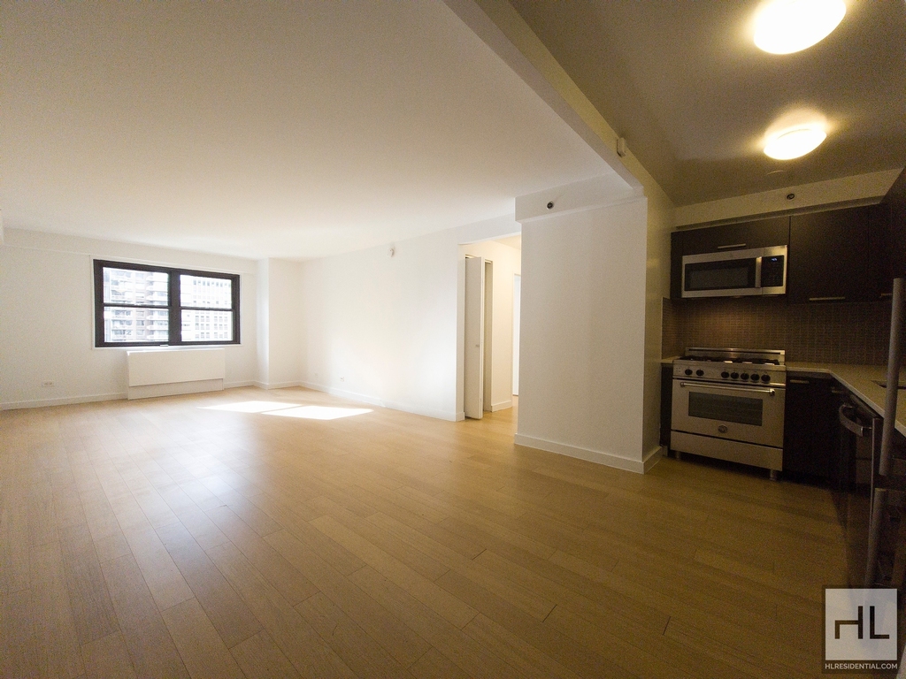 East 39th Street - Photo 0