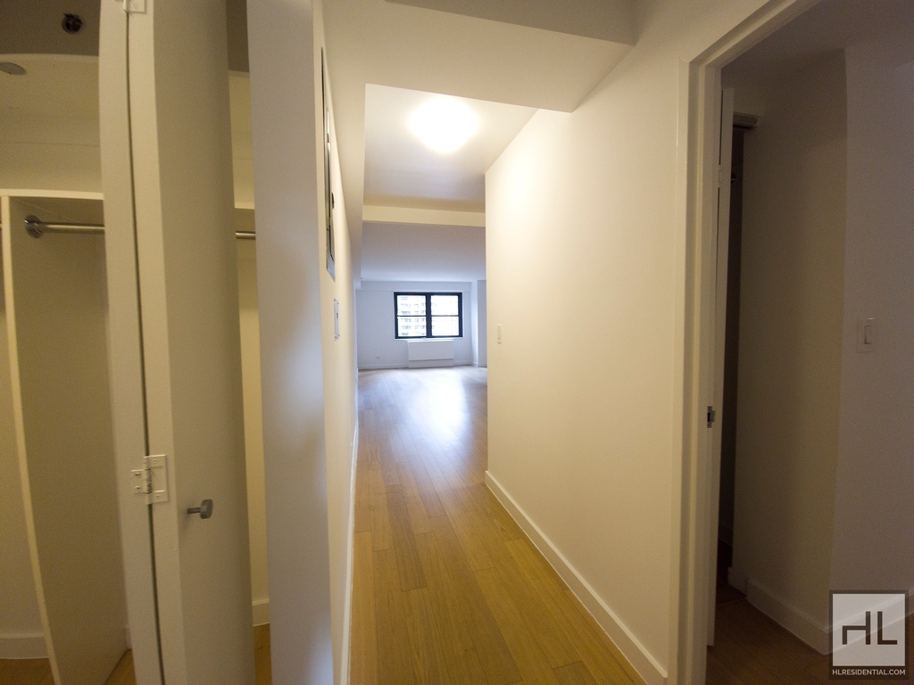 East 39th Street - Photo 15
