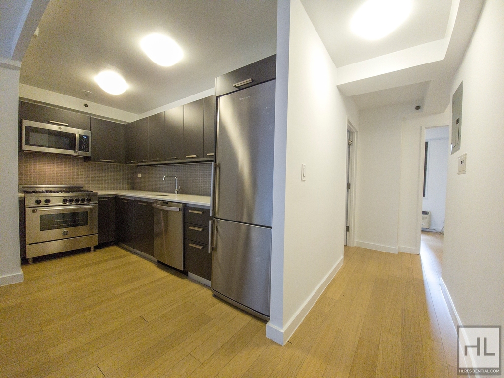 East 39th Street - Photo 2