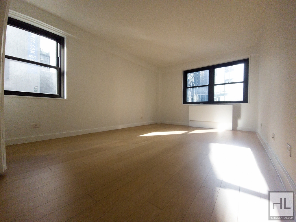 East 39th Street - Photo 2