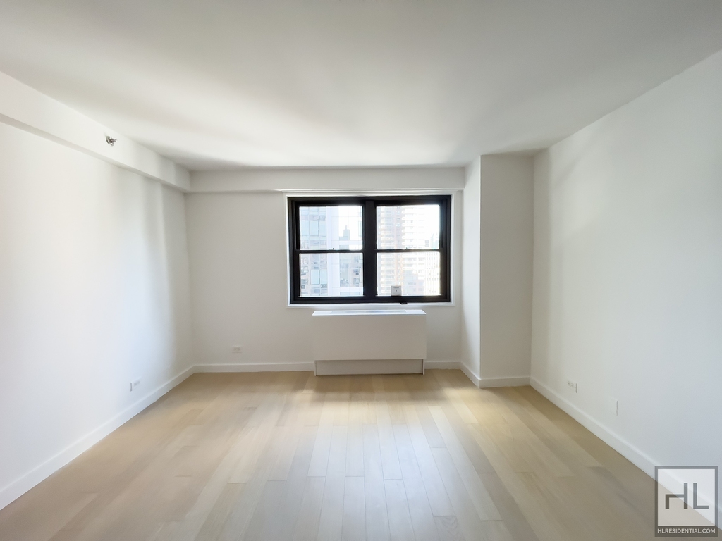 East 39th Street - Photo 1
