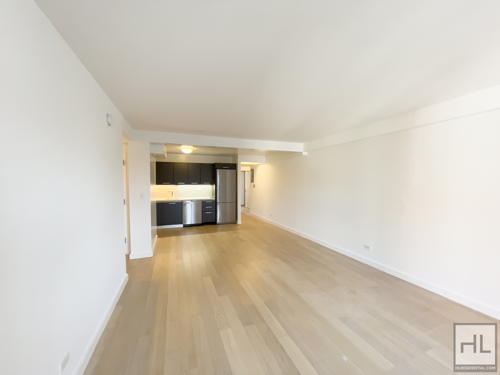 East 39th Street - Photo 0