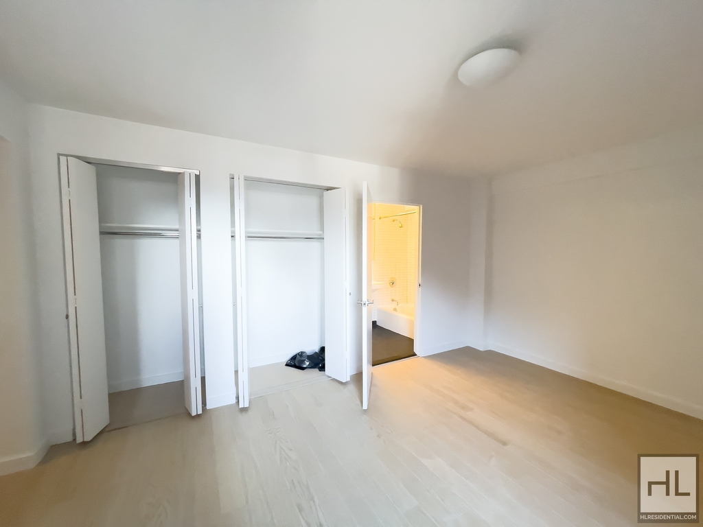 East 39th Street - Photo 4