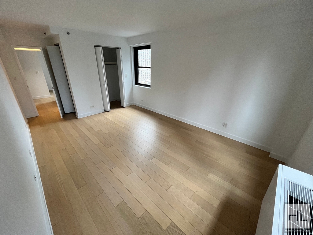 East 39th Street - Photo 3