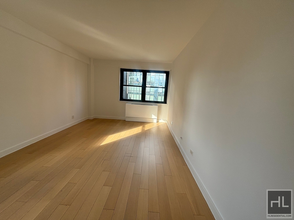 East 39th Street - Photo 4