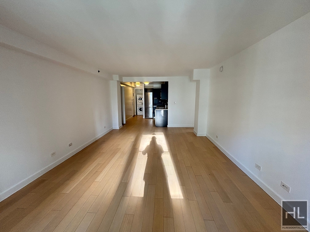 East 39th Street - Photo 5