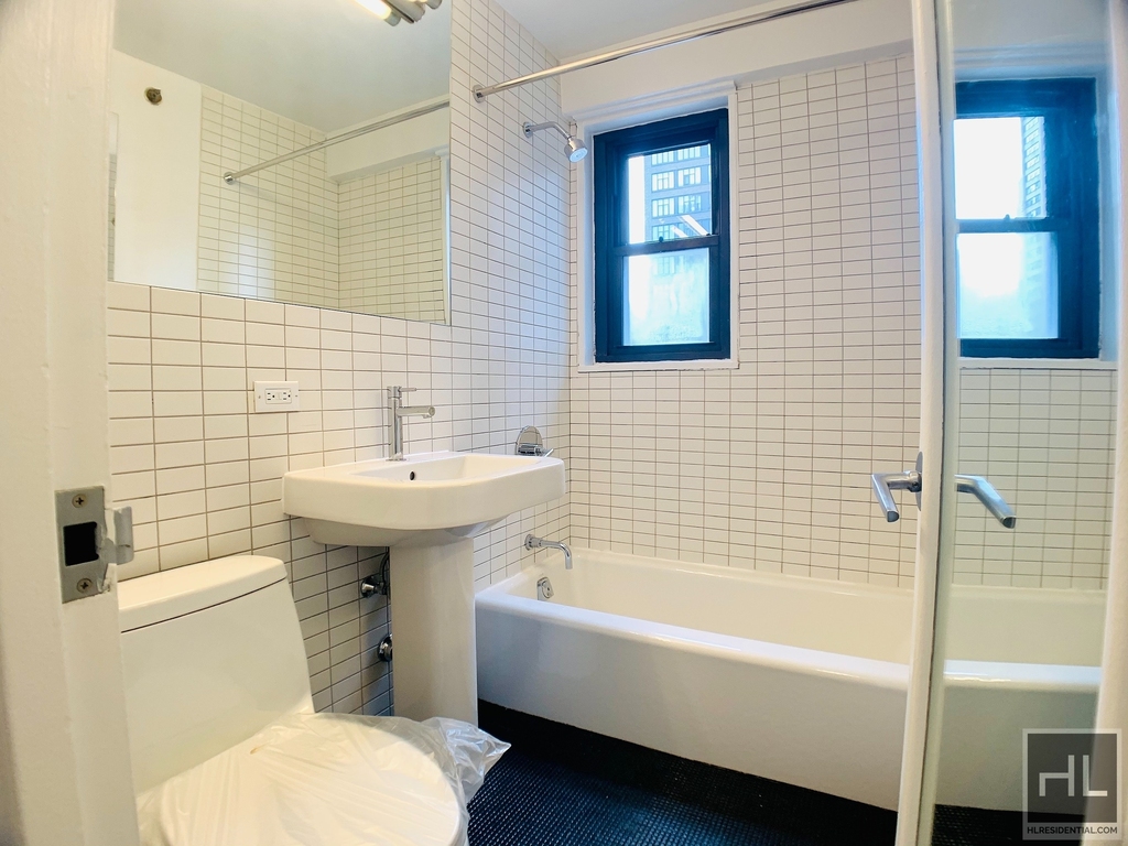 East 39th Street - Photo 6