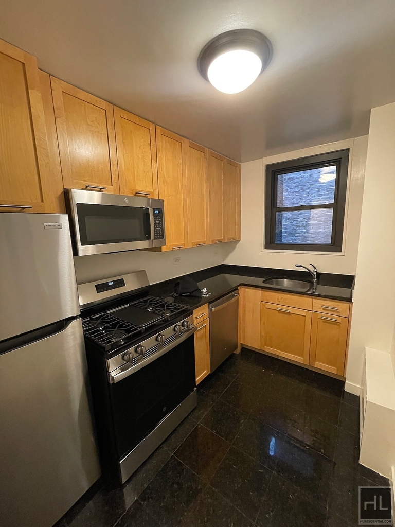 East 49 Street - Photo 0