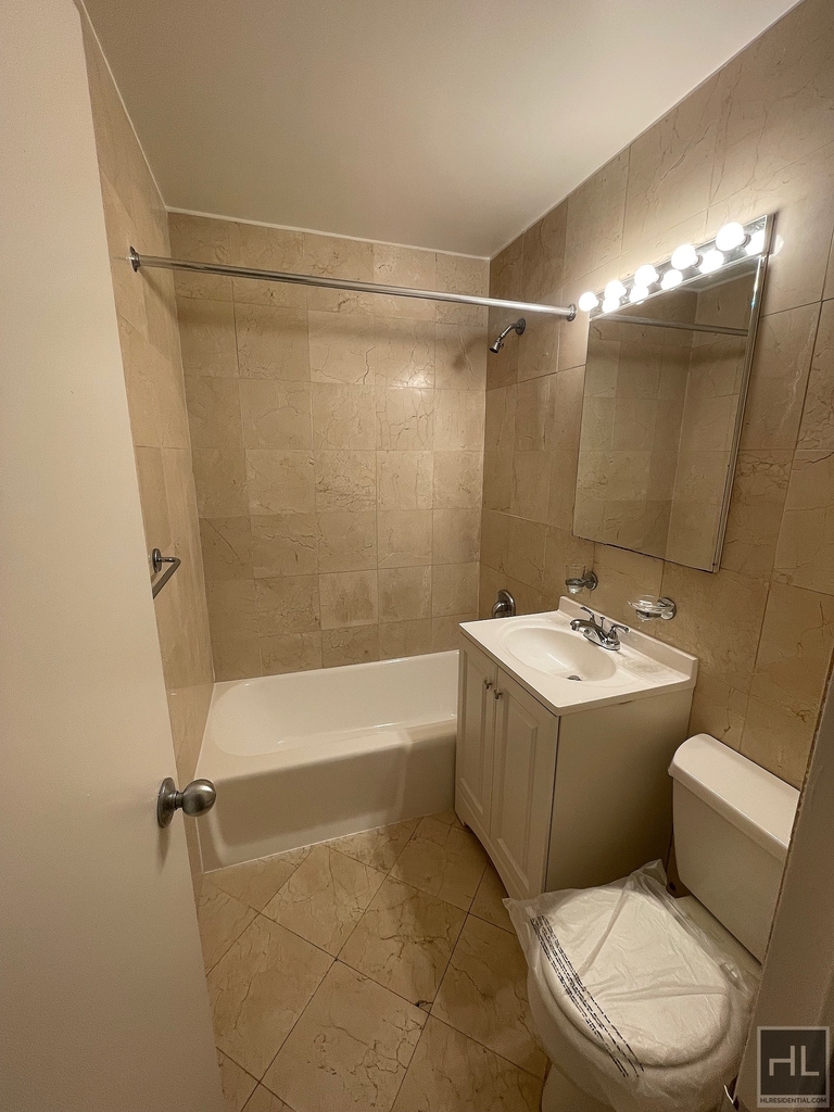 East 49 Street - Photo 4