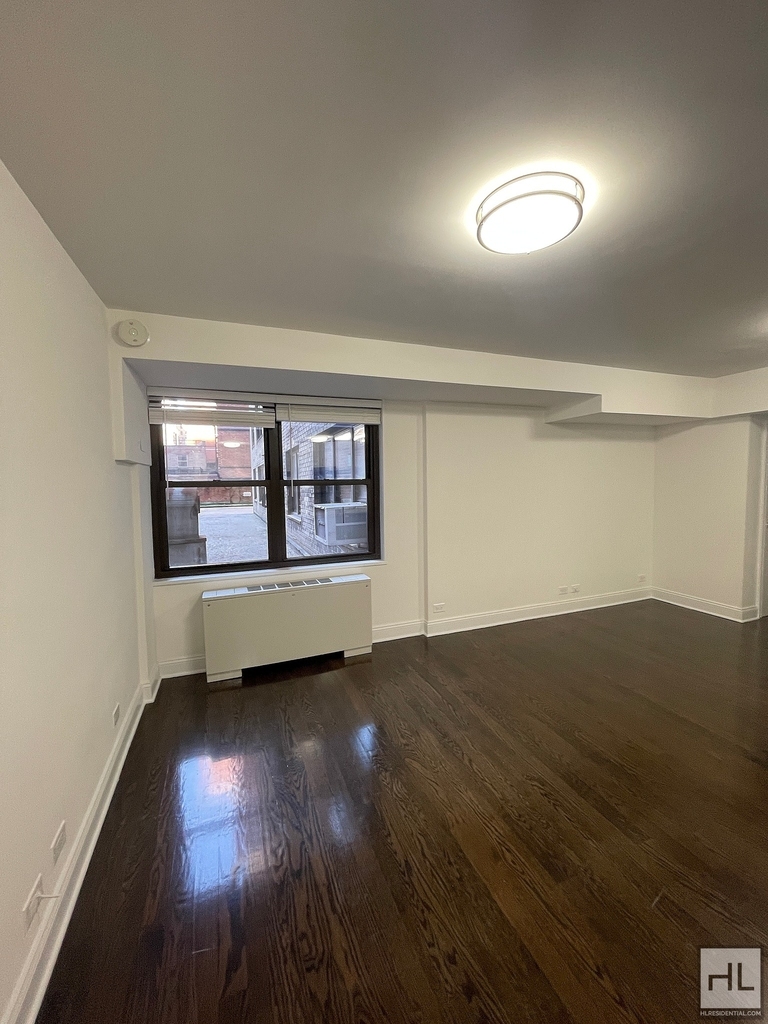 5 Avenue - Photo 2