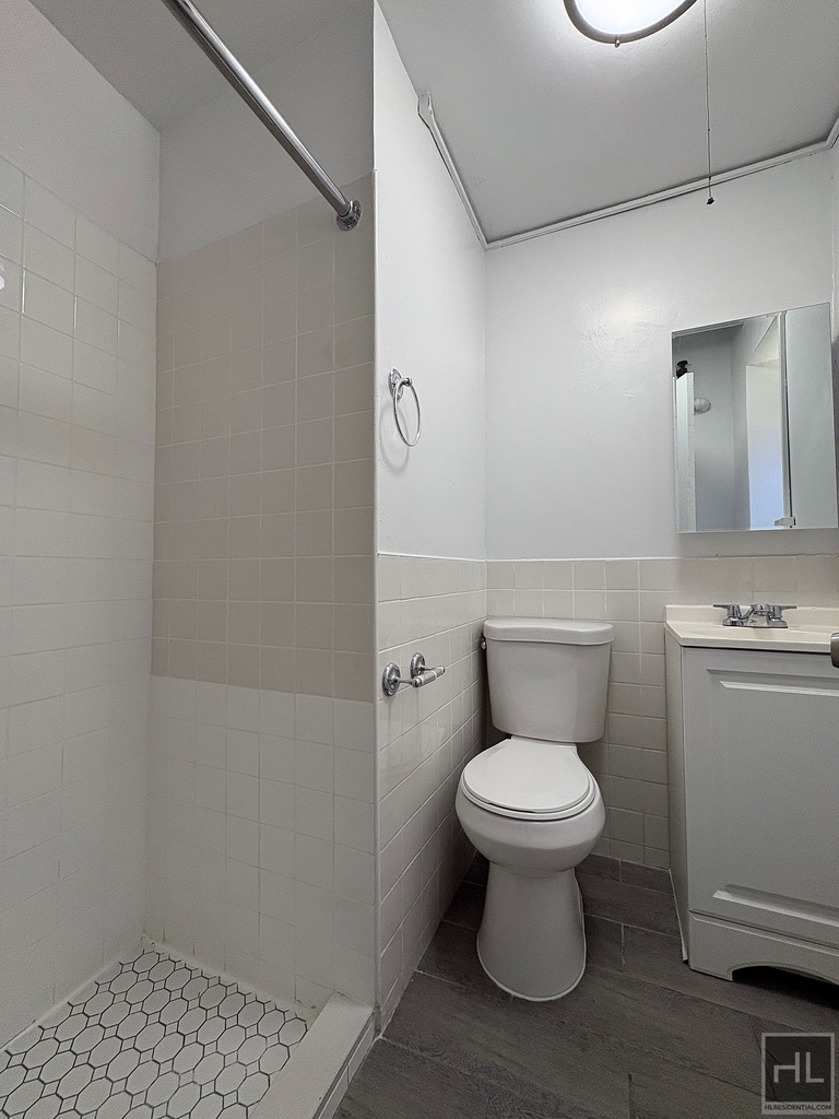 York Avenue - Photo 6