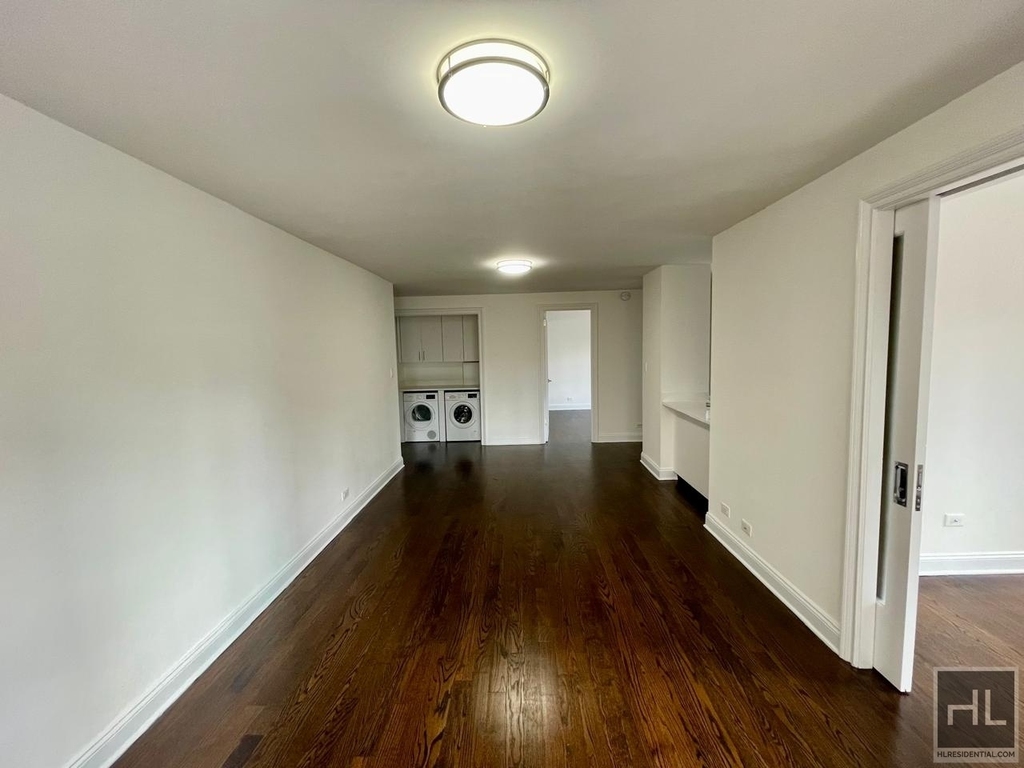 E 16 St - Photo 1