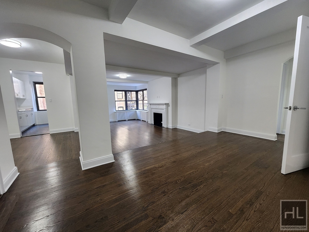 Fifth Avenue - Photo 1