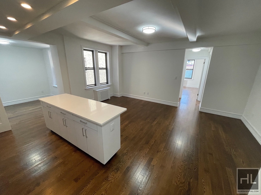 West 68 Street - Photo 0
