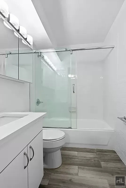 East 89th Street - Photo 4