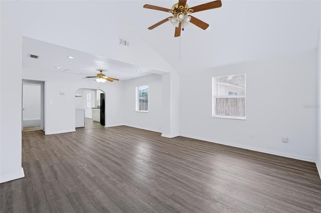 7606 Alvina Street - Photo 2