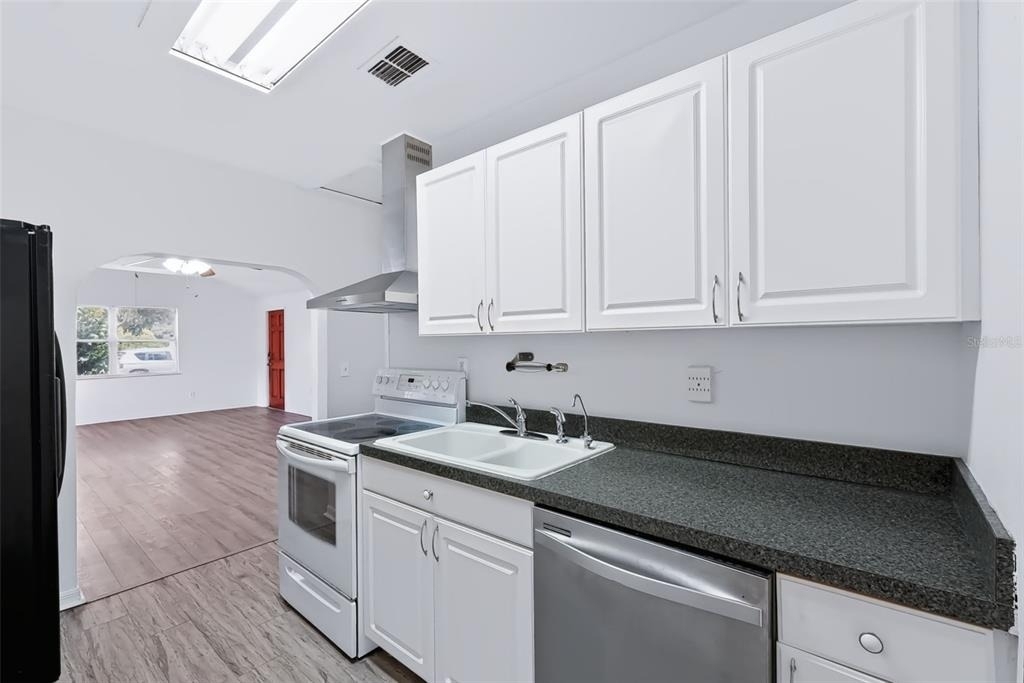 7606 Alvina Street - Photo 9