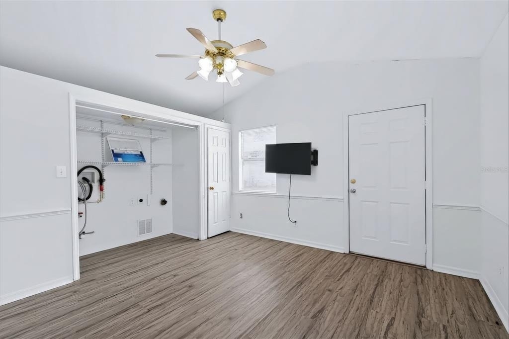 7606 Alvina Street - Photo 11