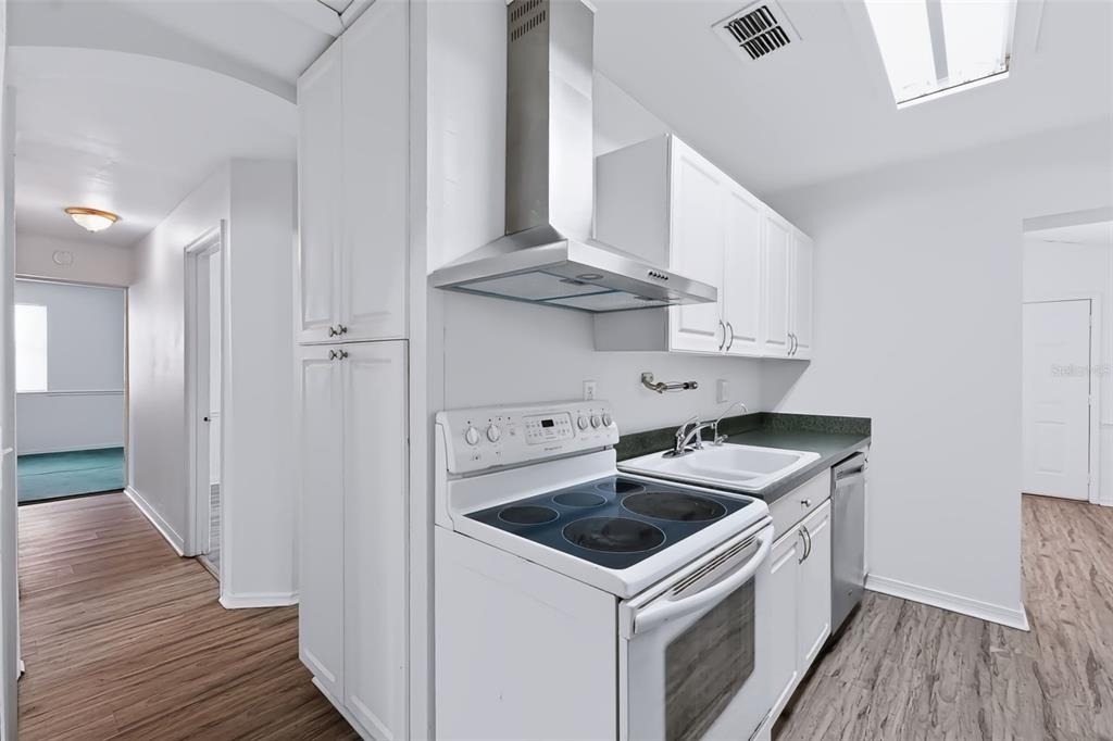 7606 Alvina Street - Photo 6