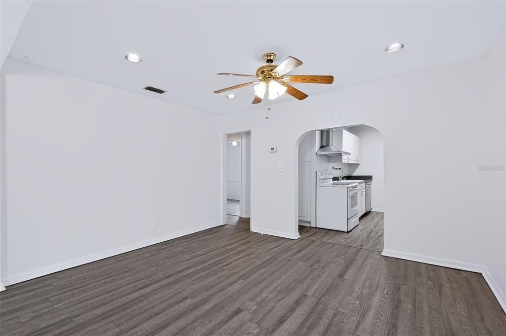 7606 Alvina Street - Photo 4