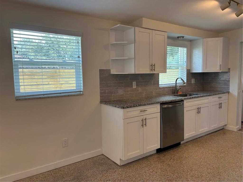 2822 W Leila Avenue - Photo 4