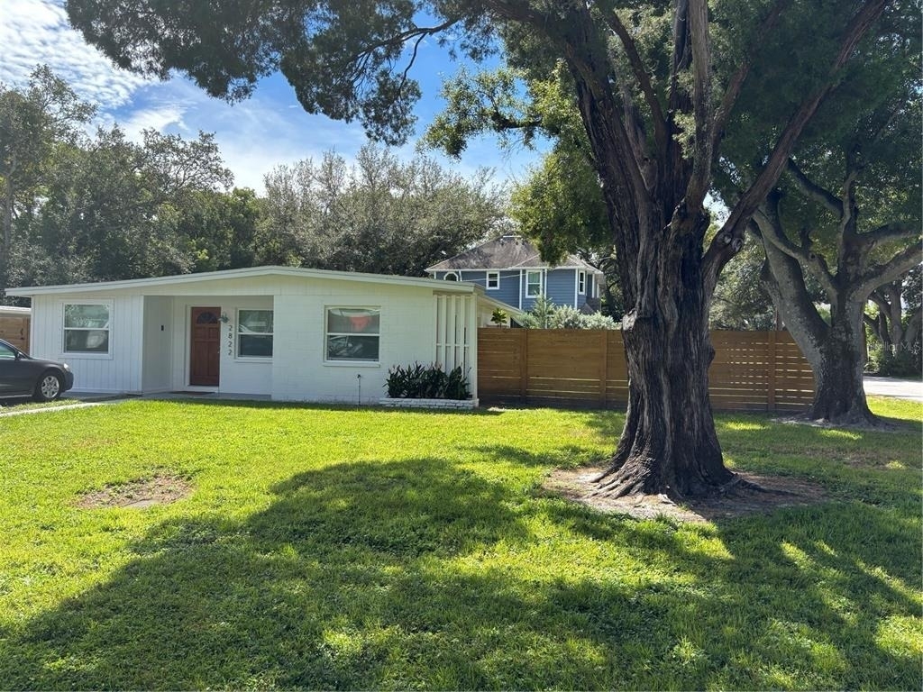 2822 W Leila Avenue - Photo 1