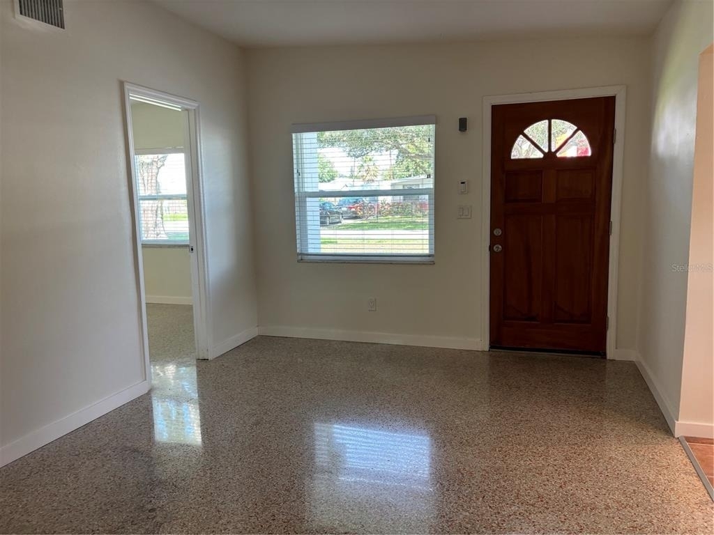 2822 W Leila Avenue - Photo 2