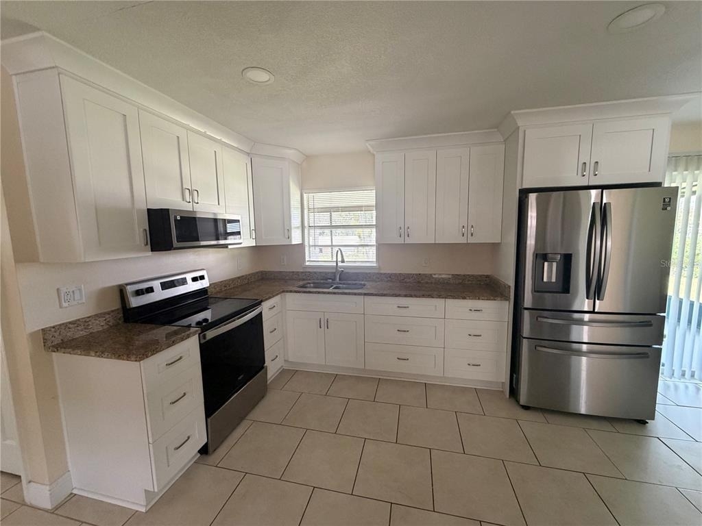 1925 Ne 28th Street - Photo 4