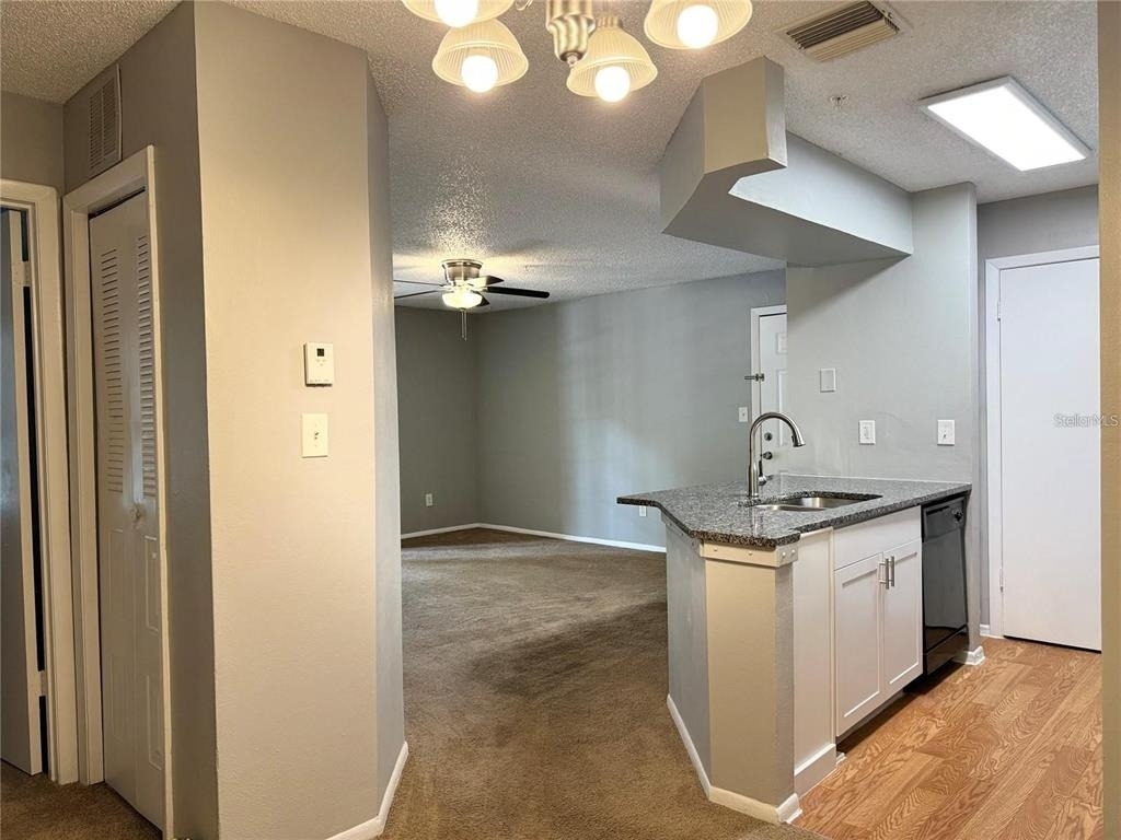 199 Afton Sq - Photo 14