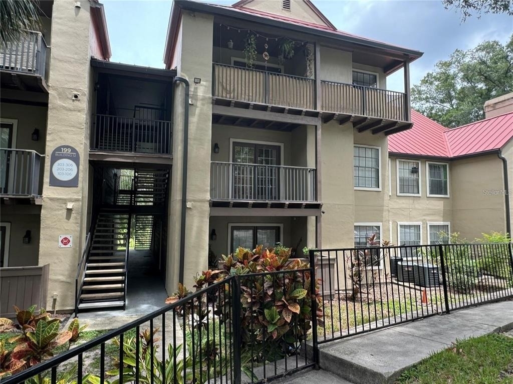 199 Afton Sq - Photo 0