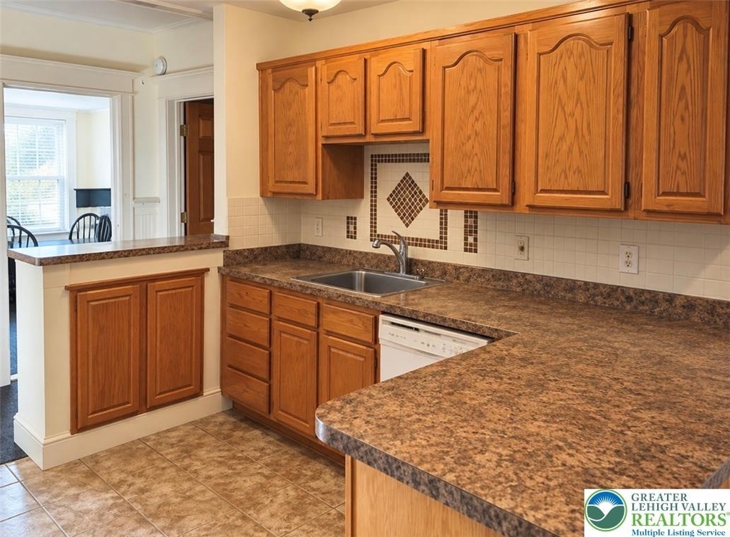 1213 Stanley Street - Photo 4