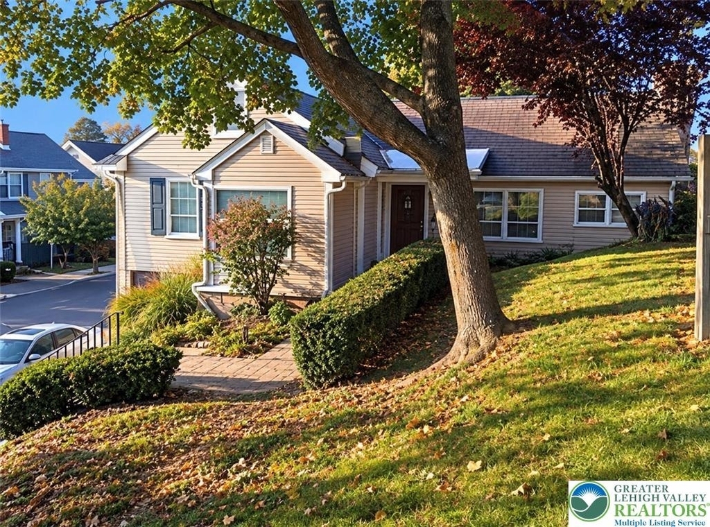 1213 Stanley Street - Photo 0